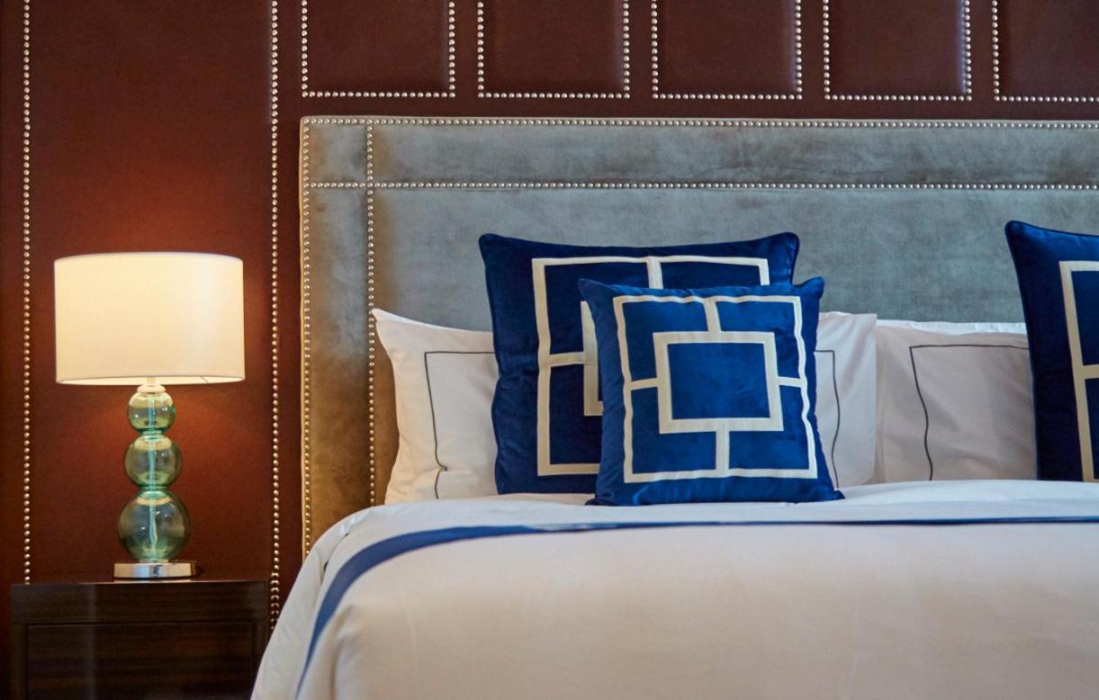 The Face Style Hotel Kuala Lumpur Buitenkant foto A bed with a headboard