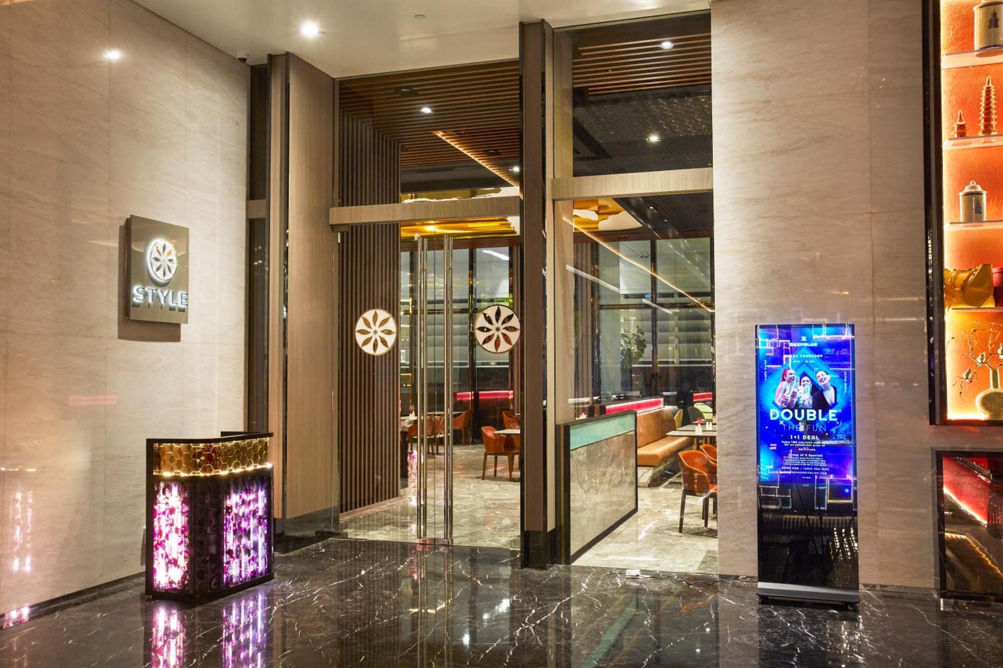 The Face Style Hotel Kuala Lumpur Buitenkant foto Entrance of Double Club